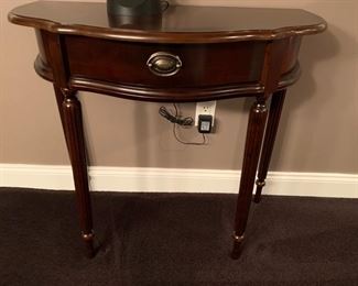 119. Demilune Table w/ 1 Drawer (32" x 16" x 30")