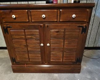 Ethan Allen Tavern style side table