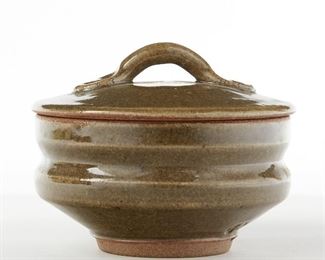 LOT 217: WARREN MACKENZIE STUDIO POTTERY LIDDED BOWL MARKED