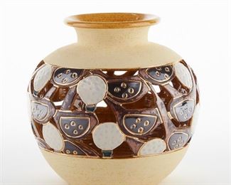 LOT 229: BONNIE WALETZKO RETICULATED GOLF VASE