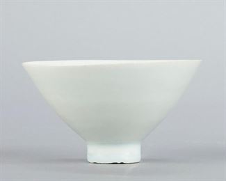 LOT 289: CHINESE QINGBAI SONG DYNASTY PALE CELADON WINE CUP