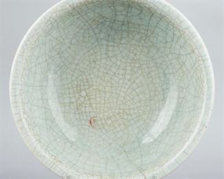 LOT 290: CHINESE QING GUAN WARE CERAMIC BOWL