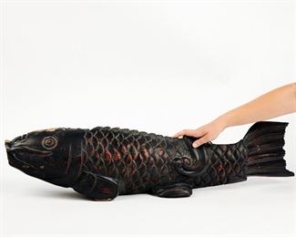 LOT 339: JAPANESE CARVED WOODEN FISH KOI JIZAI KAGI