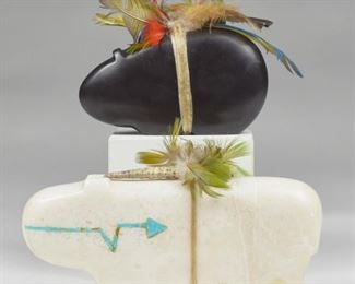 LOT 380: GRP: 2 ZUNI BEAR FETISHES