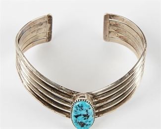 LOT 382: SOUTHWESTERN TURQUOISE & STERLING SILVER BRACELET
