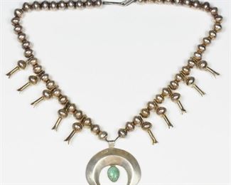 LOT 388: NAVAJO STERLING SILVER SQUASH BLOSSOM NECKLACE