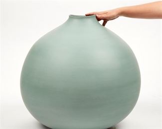 LOT 402: JACQUIE STEVENS WINNEBAGO LARGE CERAMIC VASE
