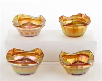LOT 419: SET OF 4 QUEZAL GLASS NUT DISHES