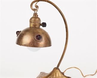 LOT 432: SECESSIONIST JEWELED SHADE TABLE LAMP