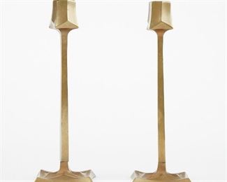 LOT 451: PAIR OF PRAIRIE SCHOOL ARTS & CRAFTS BRASS/BRONZE CANDLESTICKS