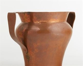 LOT 462: ELVERHOJ COLONY, NY HAND WROUGHT COPPER VASE 1917