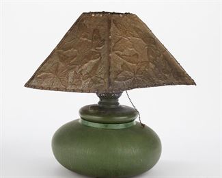 LOT 476: HAMPSHIRE POTTERY OIL LAMP BASE W/ PIERCED SHADE