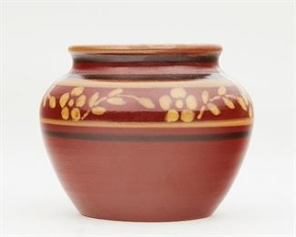 LOT 479: NORTH DAKOTA SCHOOL OF MINES ART POTTERY "BENTONITE" GLAZED POT
