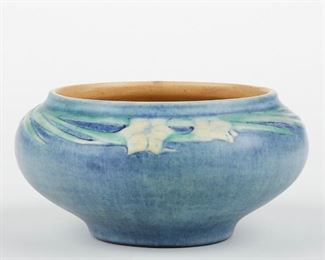 LOT 481: A F SIMPSON NEWCOMB COLLEGE POTTERY BOWL 1926