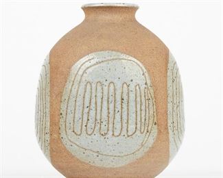 LOT 499: ROBERT CHAPMAN TURNER AMERICAN STUDIO DECORATED VASE