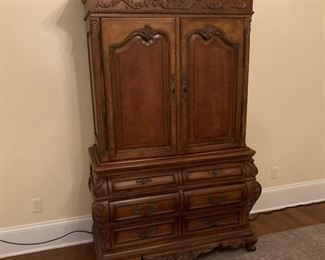 Thomasville French Bombay Armoire $ 495