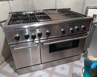 Thermador Professional Stove : 4ft wide x 2.5ft deep x 3ft high $2500