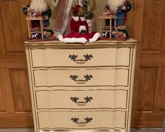 White Fine Furniture 5 Drawer Dresser: 4ft tall 3ft wide x 1 ft 9in deep 