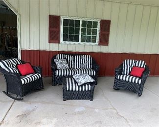 Outdoor Wicker Set. Ottoman does have wear and tear at bottom. $295