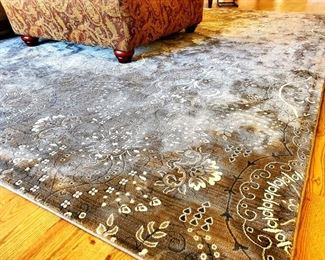 Like new area rug
