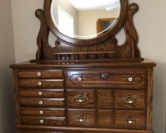Vintage style dresser