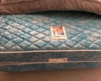 Posturepedic full mattress