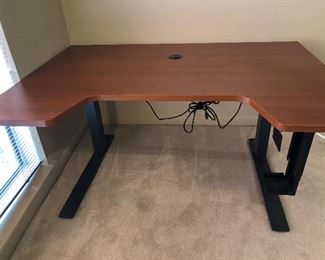 Height adjustable desk