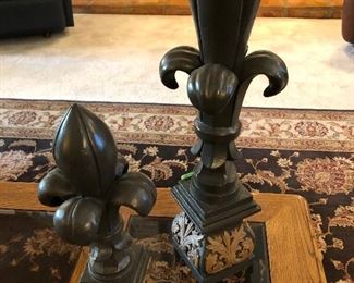 Fleur de lis pair