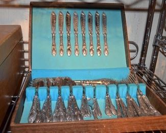 Flatware set