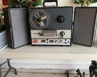 Realistic 909 3 speed 4 track stereo 