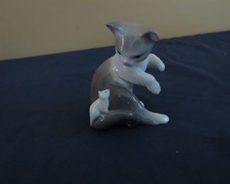 LLADRO CAT AND MOUSE.