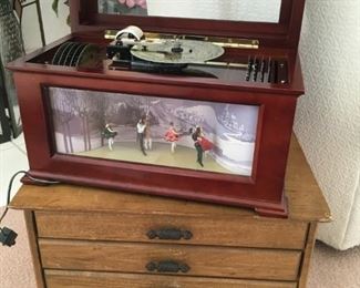 Music box player, and jewelry trunk
