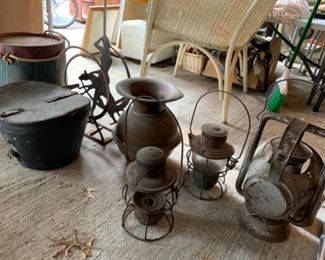 RailRoad lanterns, Spittoon