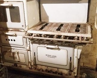 Anyone interested in this please notify Green Eyes Estate Sales