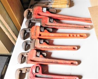 Pipe wrenches and chisel set
