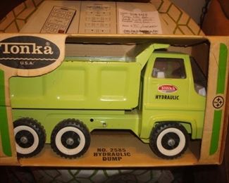 SMALLS Area:  This vintage 1970's TONKA No. 2585 Hydraulic Dump Truck is still in its original box!  It has some very minor wear but still looks great!