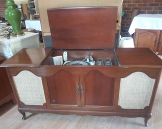Mid Century Record Player/ Stereo