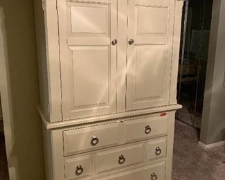 broyhill tv/armoire
