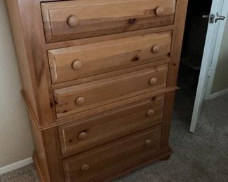 broyhill maple chest of drawers 