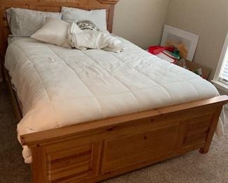 broyhill maple queen bed 