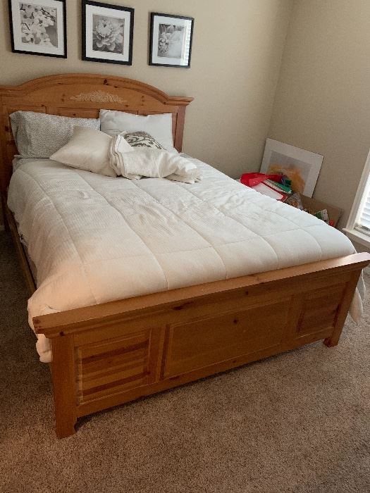 broyhill maple queen bed 