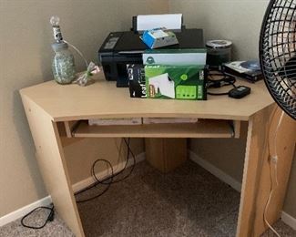 corner table/desk 