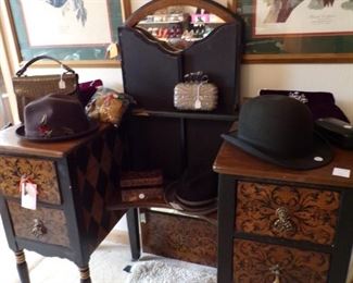 vintage vanity, has mirror but not attached