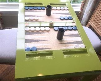 OOMPH BACKGAMMON TABLE. 2 SETS OF CHIPS. LIKE NEW CONDITION. ORIGINALLY OVER $4