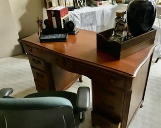 Small Desk in Very Good Condition.  1 of the 2 Office Chairs