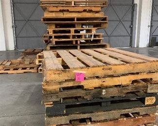 Lot 16: crates
