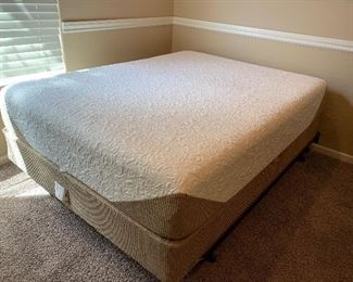 Serta iComfort Queen Mattress/BS w Metal Frame 