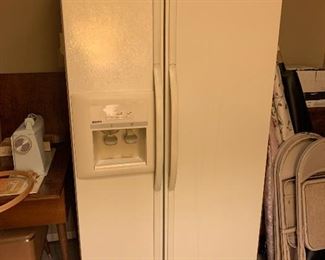 Side by side Sears Kenmore refrigerator - works perfectlly