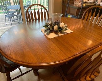 Oak breakfast room table & four chair