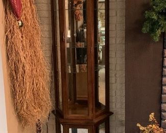 2 level lighted curio with mirrored back & shelves
